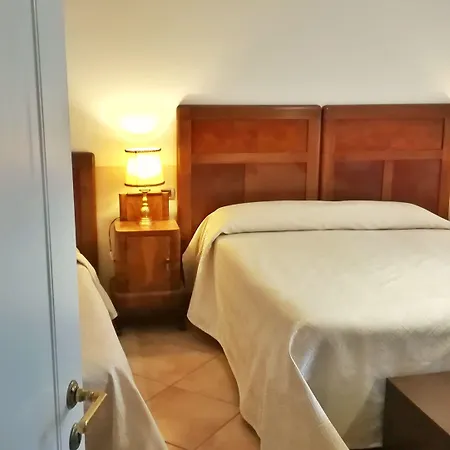 Konukevi Esagono Monello Avola