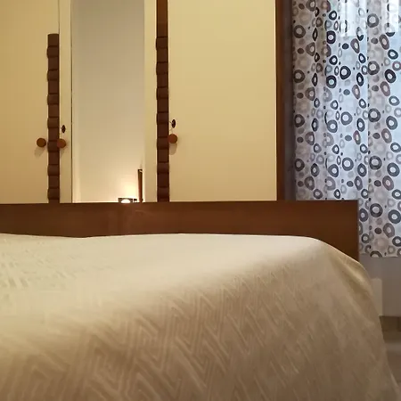 Esagono Monello Konukevi Avola